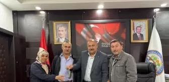 Salıpazarı'nda otobüs sürücüsü araçta unutulan cüzdanı sahibine ulaştırdı