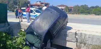 Samandağ'da Menfeze Düşen Otomobilin Sürücüsü Yaralandı