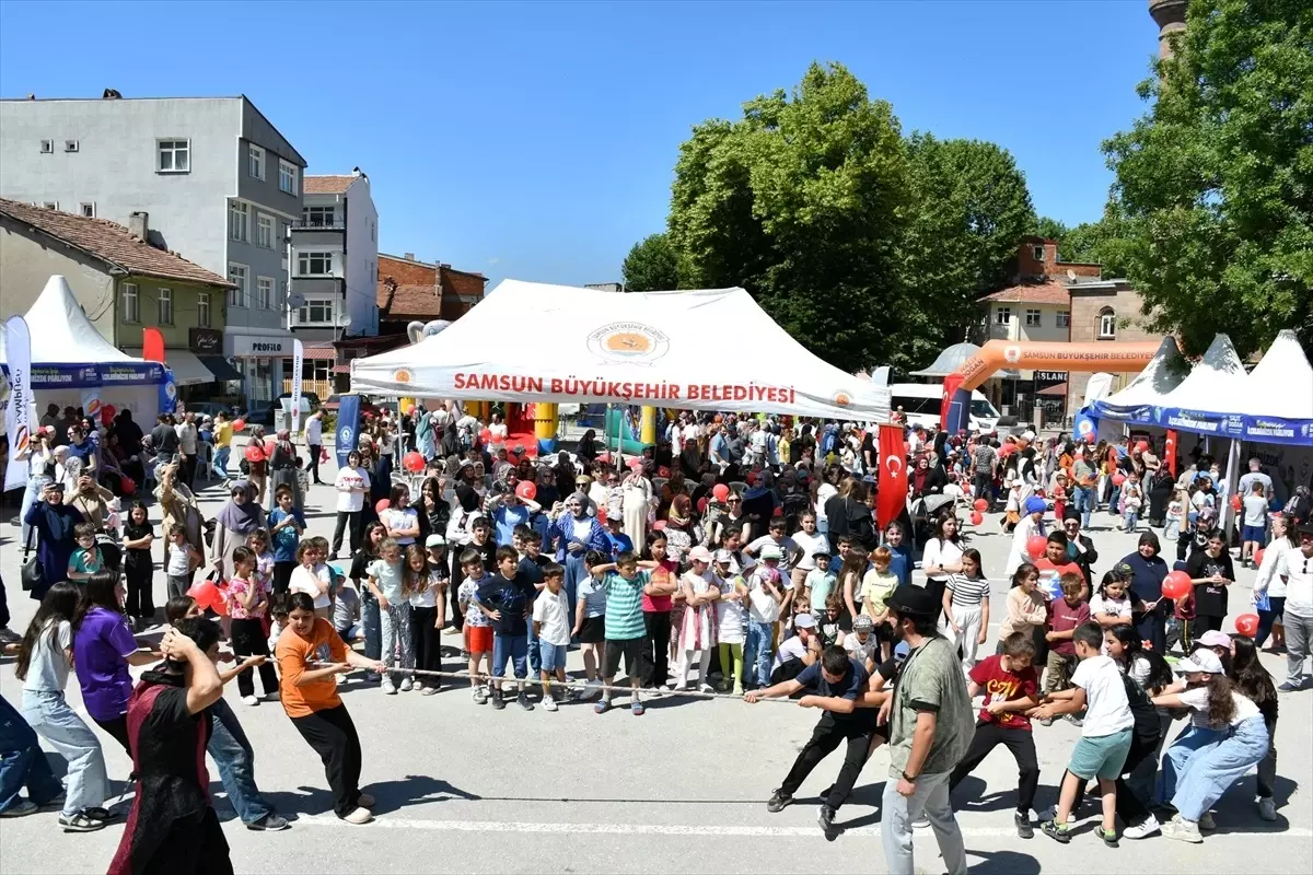 Samsun'da Çocuklar İçin Renkli Şenlik