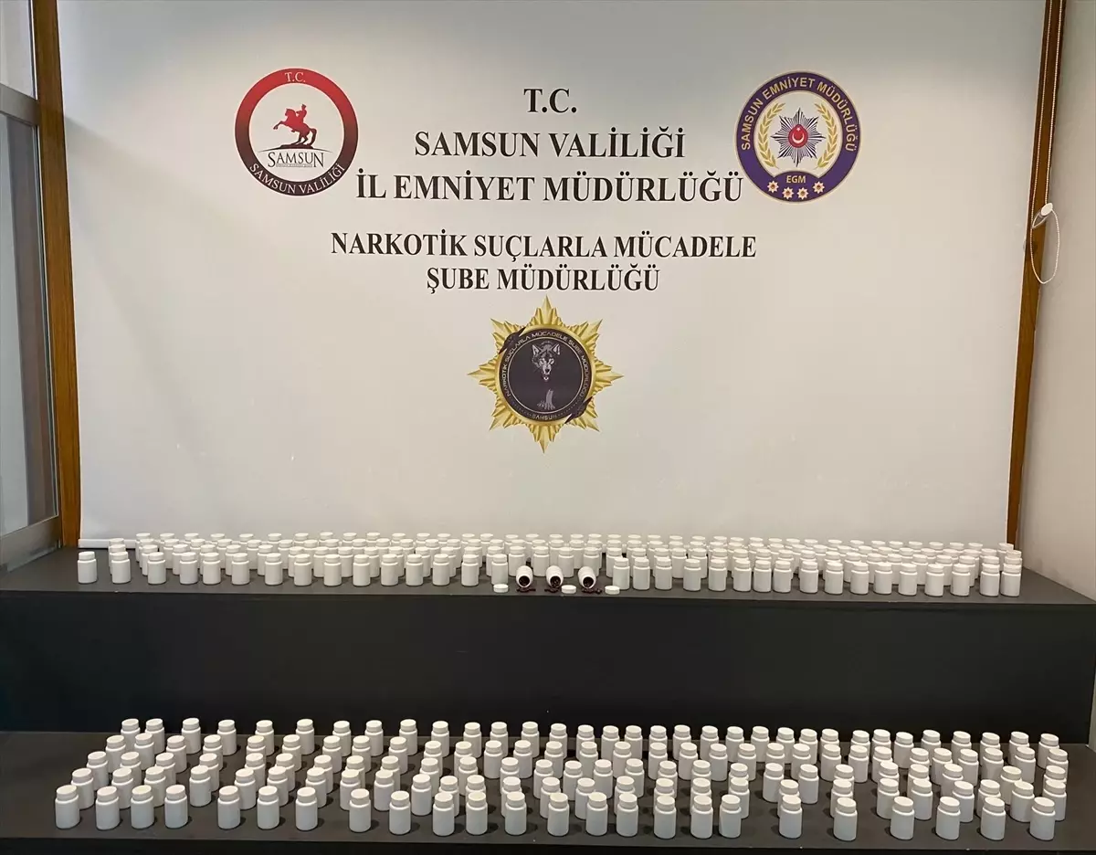 Samsun'da Uyuşturucu Operasyonu: 16 Bin 800 Sentetik Ecza Hapı Ele Geçirildi