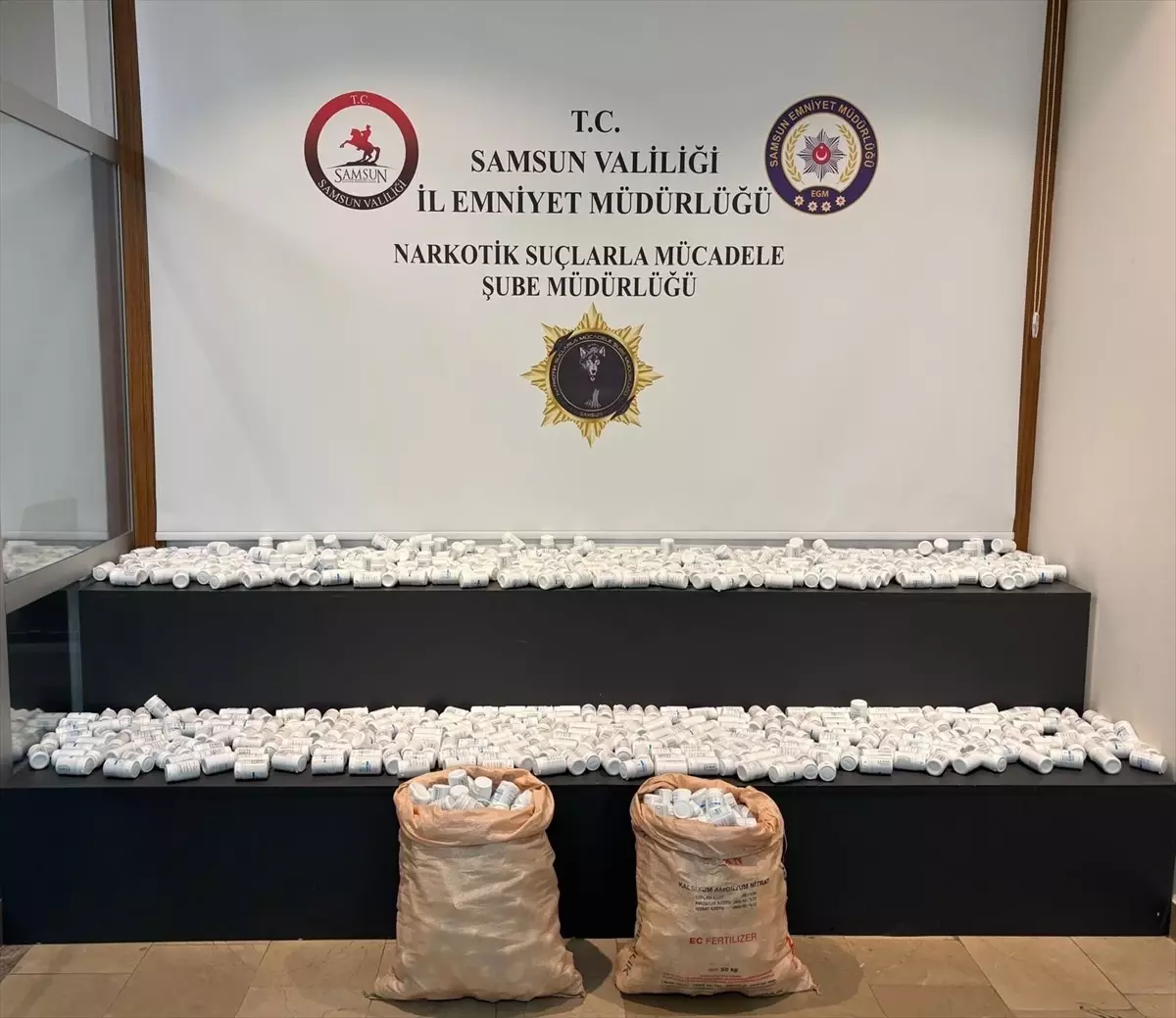 Samsun&apos;da 53 Bin Sentetik Ecza Hapı Ele Geçirildi