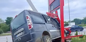 Samsun'da Hafif Ticari Araç Kaza Yaptı: 3 Yaralı