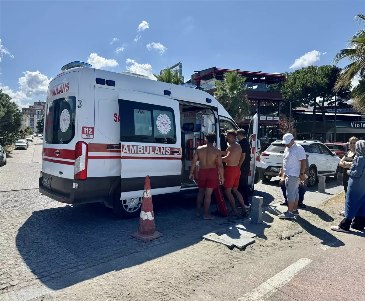 Samsun'da Denizde Boğulma Tehlikesi: Anne ve Oğlu Hastaneye Kaldırıldı