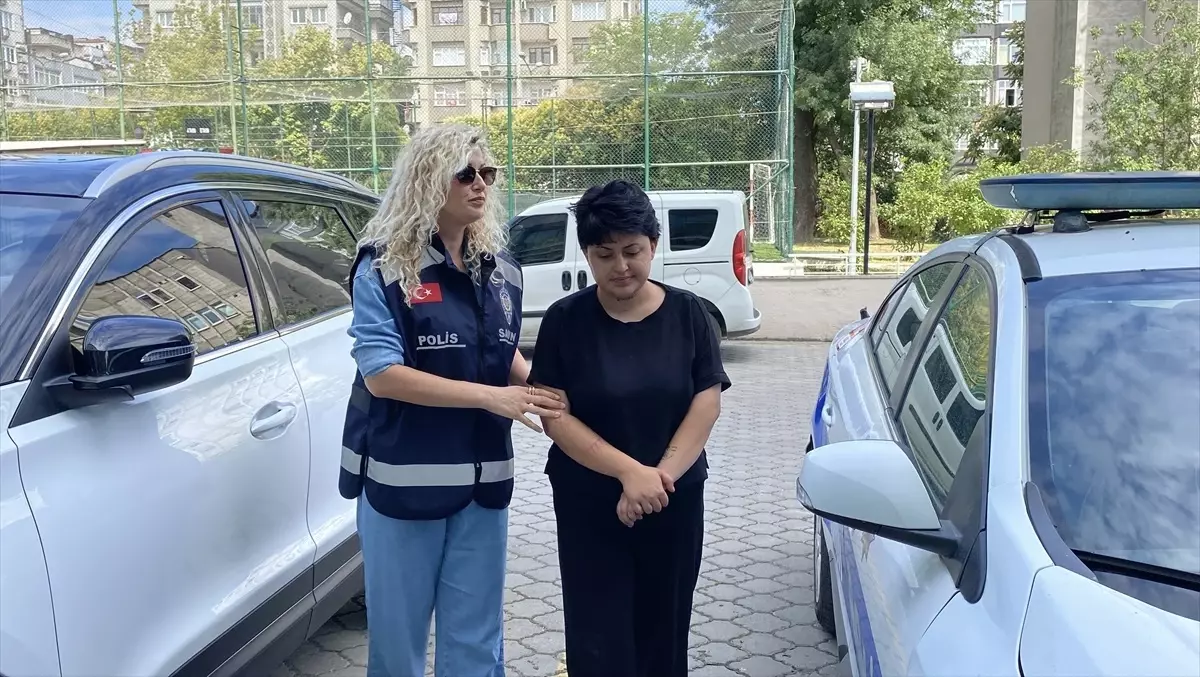 İlkadım'da Anne-Kız Arasında Bıçaklı Kavga: Kız Gözaltında