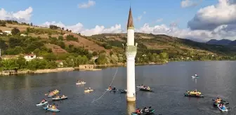 Bafra'nın Batık Minare'si Su Sporlarıyla Cazibe Merkezi Oluyor