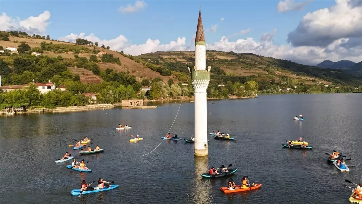 Bafra'nın Batık Minare'si Su Sporlarıyla Cazibe Merkezi Oluyor