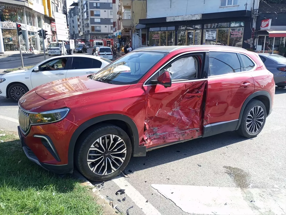 Samsun&apos;da Trafik Kazası: 4 Yaralı