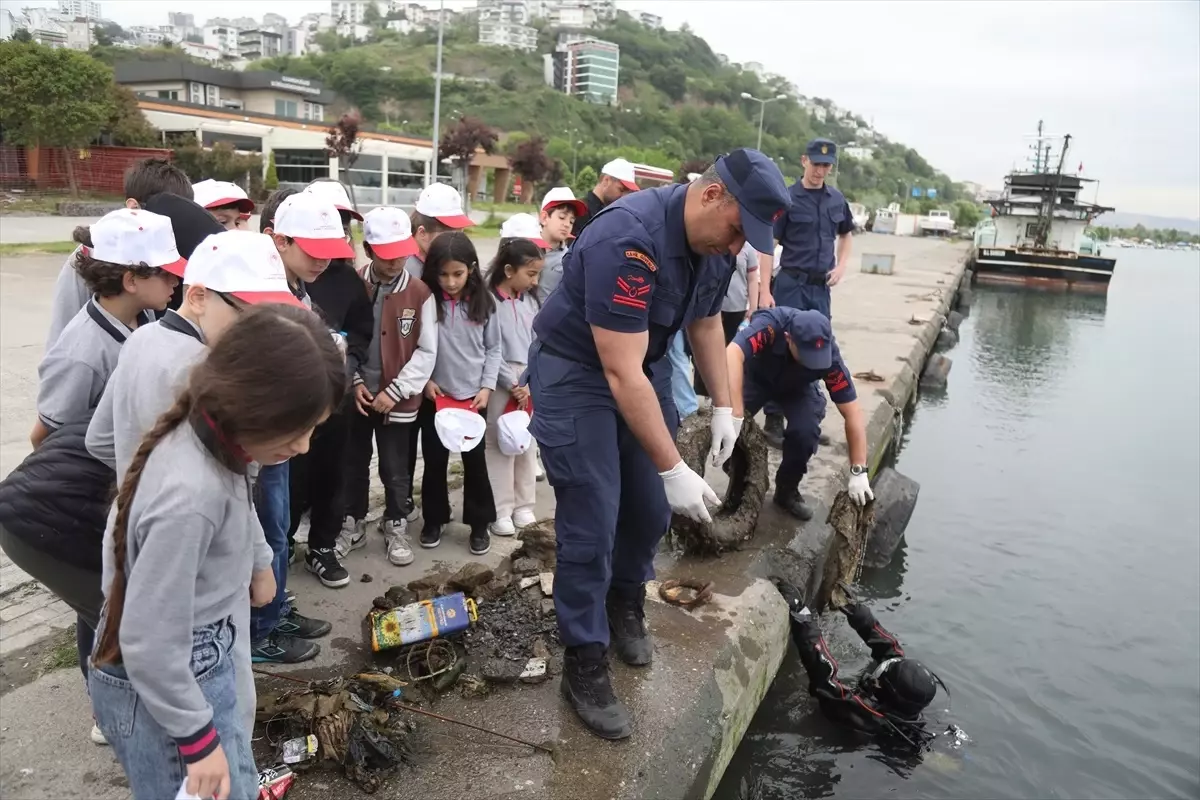 Samsun'da Dalgıçlar, Deniz Dibi Temizliği ile Çevre Bilinci Oluşturdu