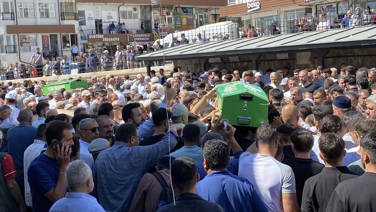 Samsun'da Boğulan Gençlerin Cenazesi Yozgat'ta Toprağa Verildi