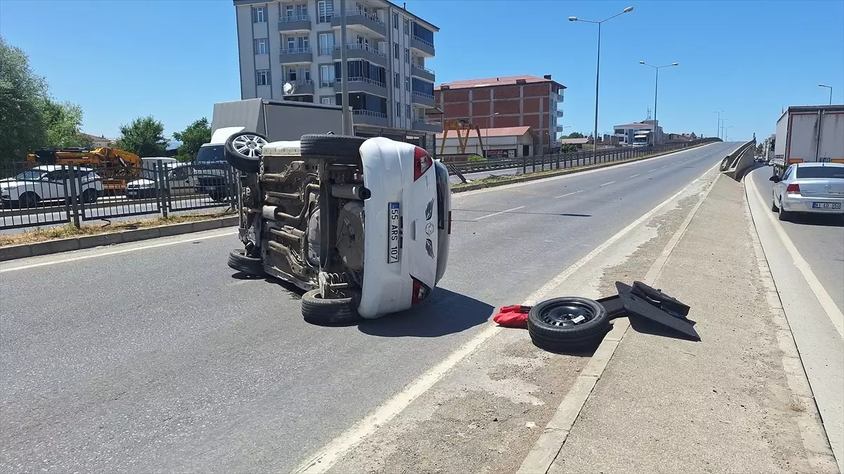 Samsun Bafra'da Otomobil Devrildi: 2 Yaralı