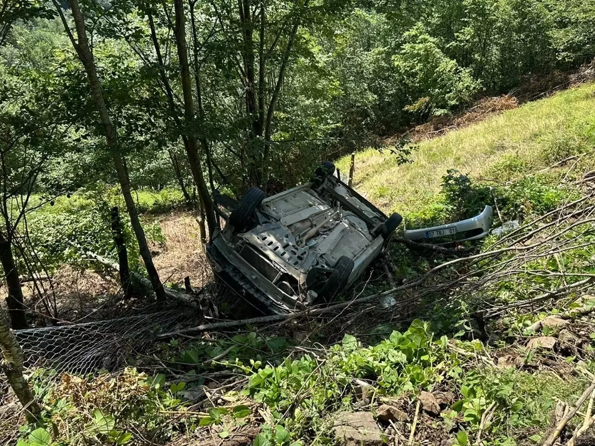 Samsun'da Otomobil Devrildi: 2 Yaralı