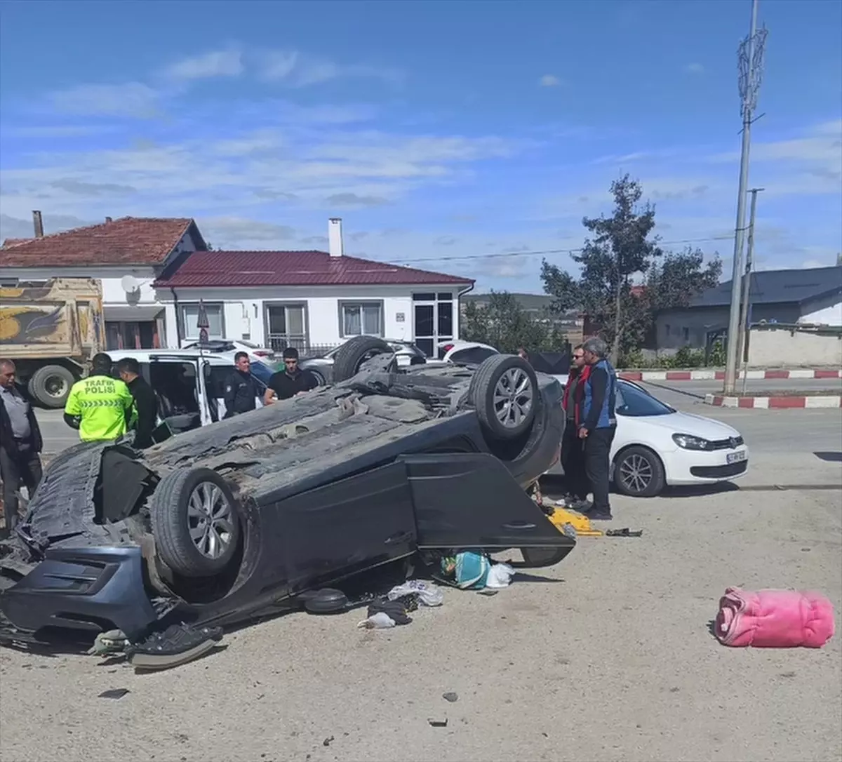 Samsun'da Otomobil Devrildi: 3 Yaralı