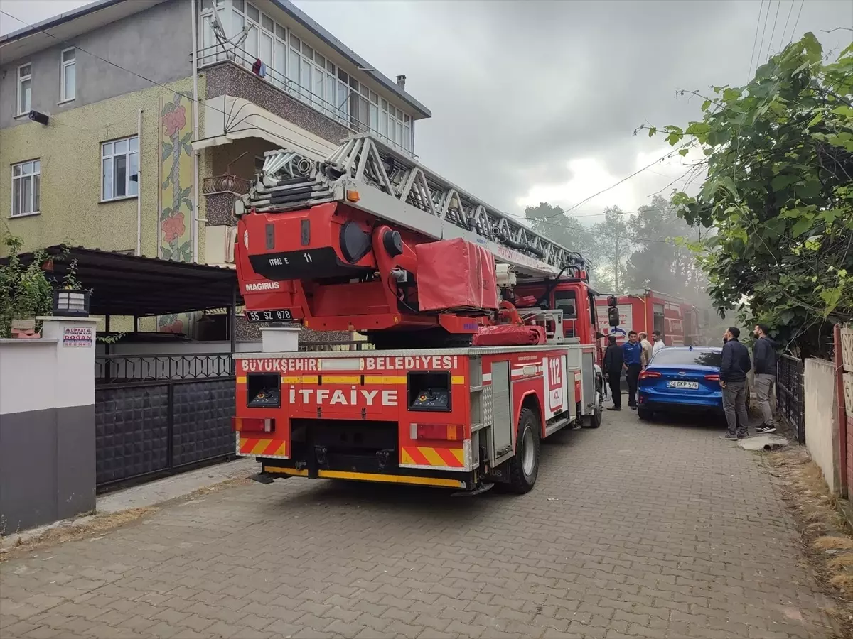 Çarşamba'da Ev Yangını: 5 Kişi Hastaneye Kaldırıldı