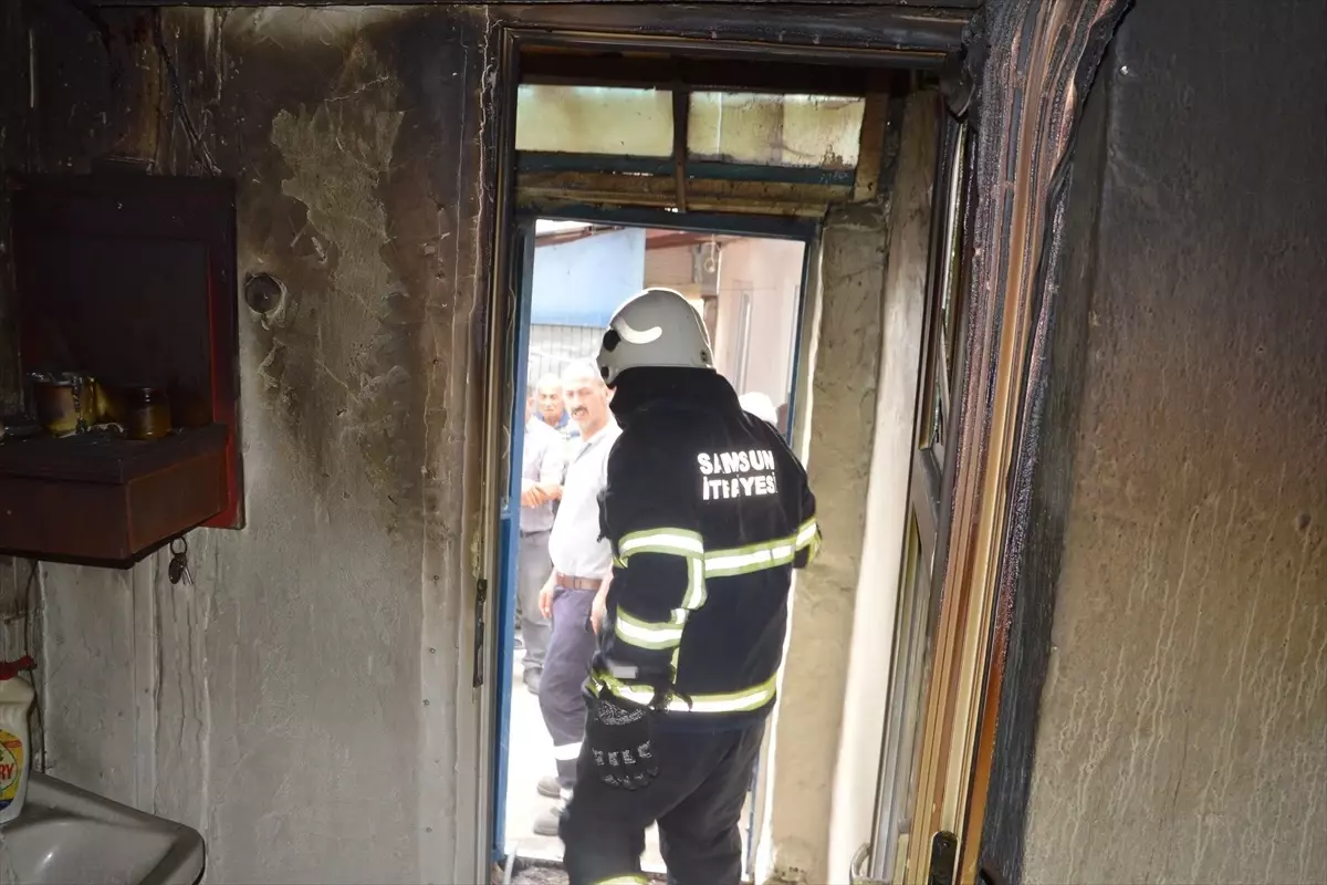 Samsun'da Yangın, İki Katlı Evde Hasar Oluştu