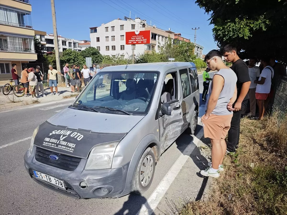 Samsun'da Hafif Ticari Araç ile Motosiklet Çarpıştı: 2 Yaralı