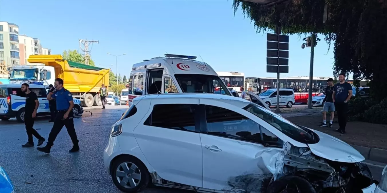 Samsun'da Trafik Kazası: 3 Yaralı
