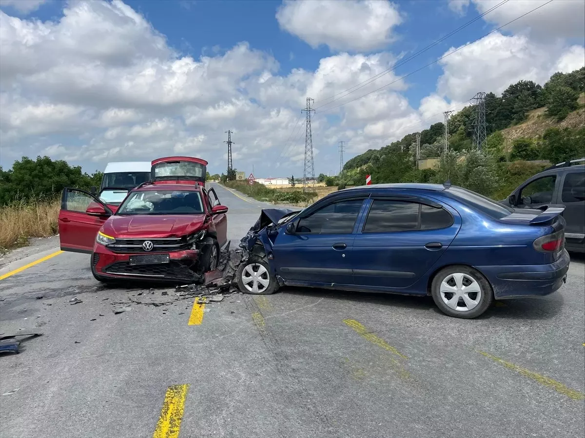Samsun Bafra'da Otomobil Kazası: İki Sürücü Yaralandı
