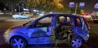 Samsun'da İki Otomobil Çarpıştı: 2 Yaralı