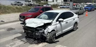 Samsun'da iki otomobilin çarpıştığı kazada 3 kişi yaralandı