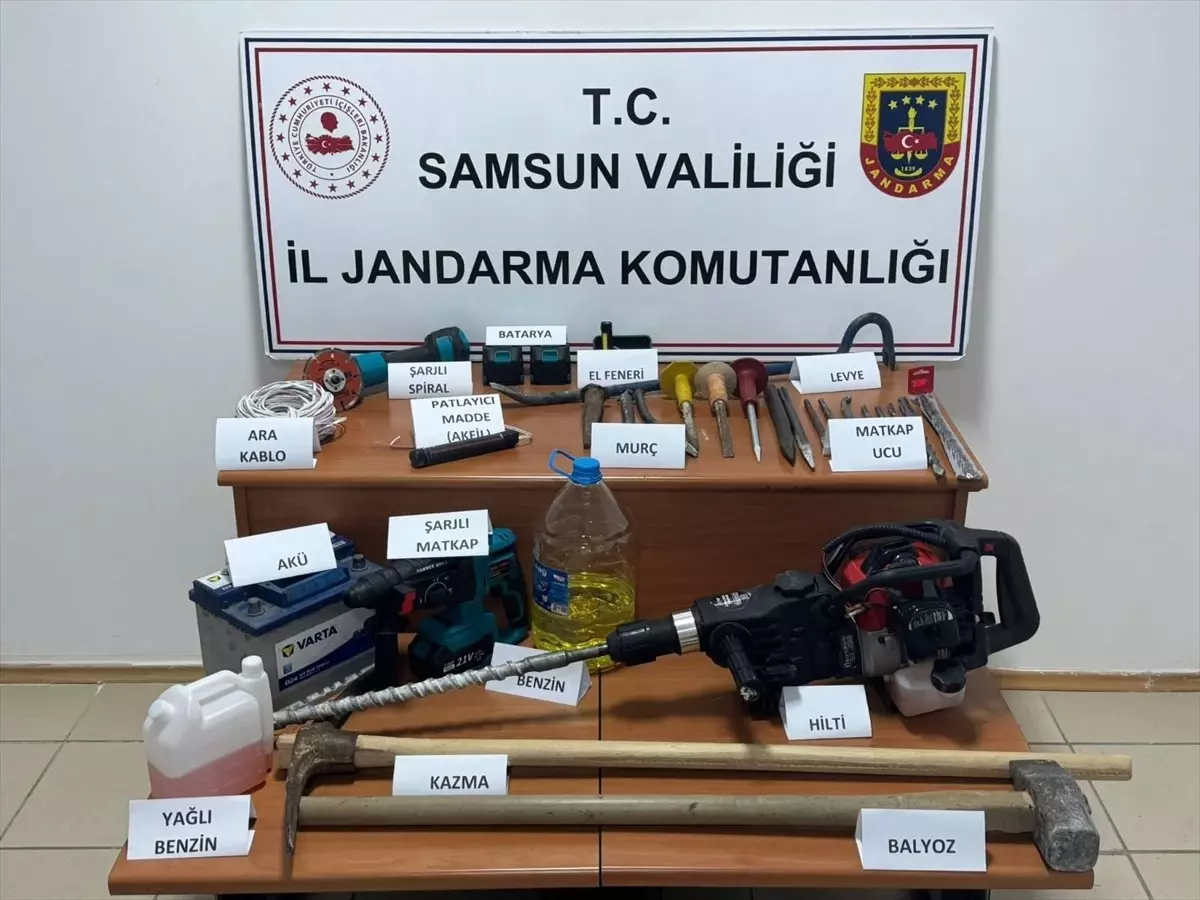 Ladik'te İzinsiz Kazı Yapan 3 Şüpheli Suçüstü Yakalandı