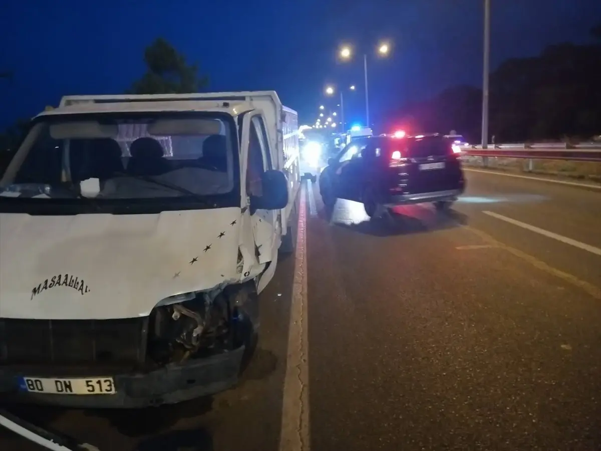 Samsun'da Kamyonet ve Otomobil Çarpıştı: 5 Yaralı