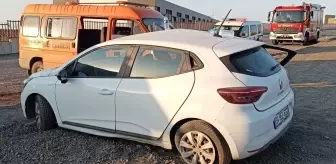 Samsun'da Minibüs ile Otomobil Çarpıştı: 3 Yaralı