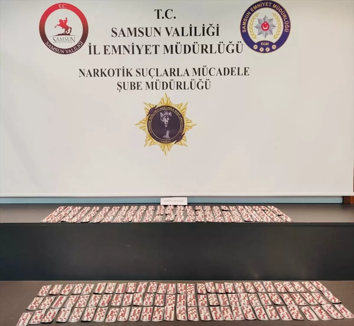 Samsun'da Motosikletten 2 Bin 240 Uyuşturucu Hap Çıktı