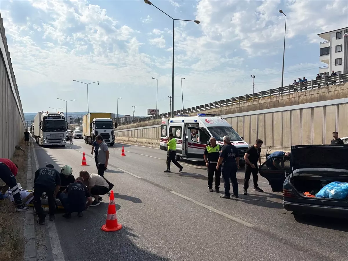 Samsun Kavak'ta Otomobil ile Kamyon Çarpıştı: 5 Yaralı