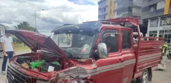 Samsun'da Otomobil ile Kamyonet Çarpıştı: 3 Yaralı
