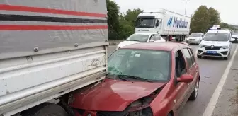 Samsun'da Otomobil ve Kamyonet Çarpışması: 2 Yaralı