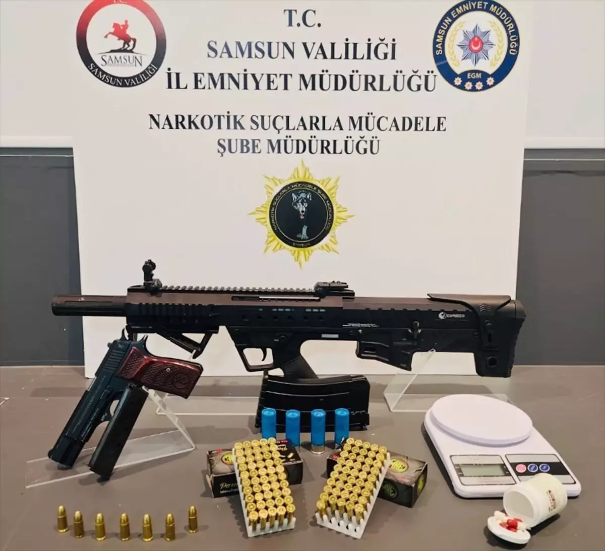 Samsun'da Ruhsatsız Silah ve Uyuşturucu Operasyonu: 4 Gözaltı
