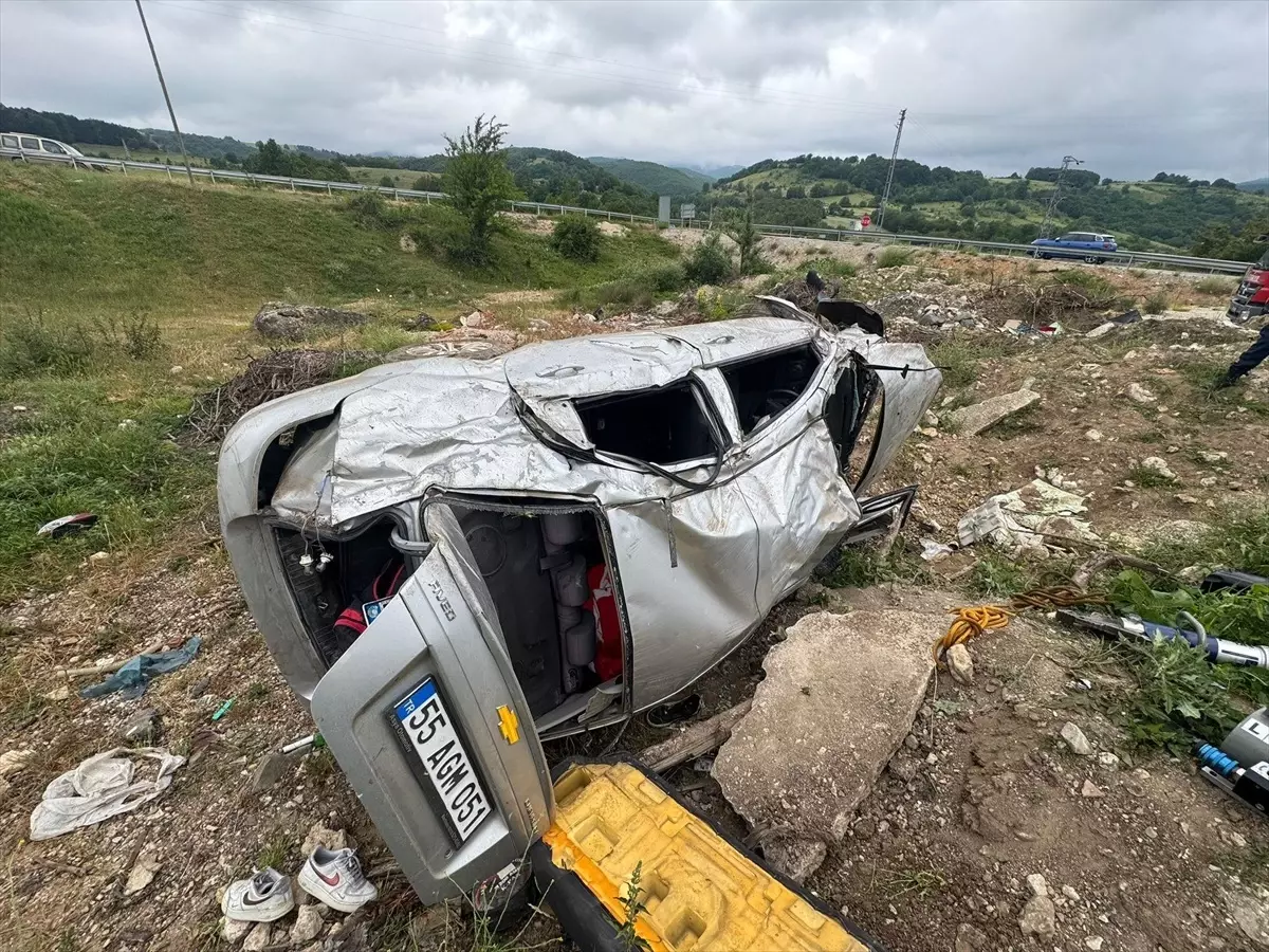 Samsun'da Otomobil Şarampole Devrildi: 4 Yaralı