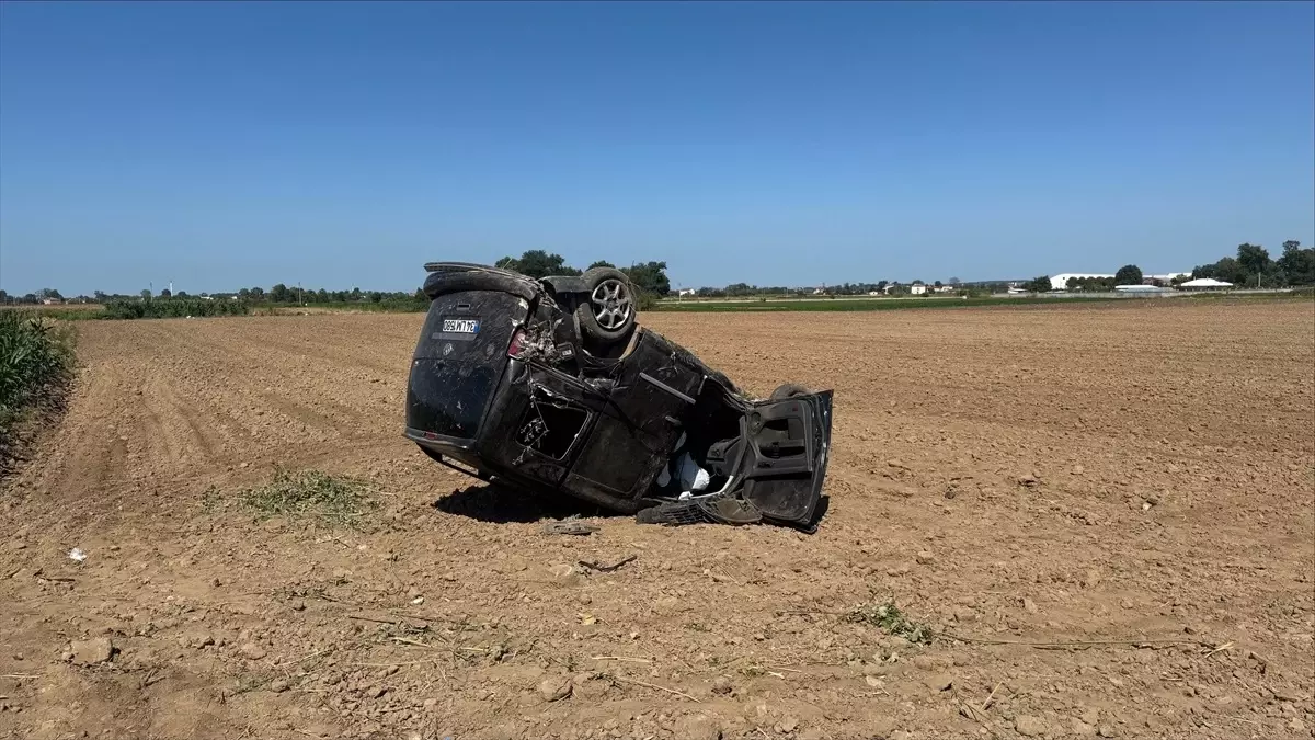 Samsun'da Hafif Ticari Araç Tarlaya Devrildi, Sürücü Yaralandı
