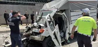 Samsun'da Tırla Çarpışan Kamyonet Sürücüsü Yaralandı