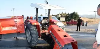 Vezirköprü'de Traktör ve Kamyonet Çarpıştı: 1'i Ağır 4 Yaralı