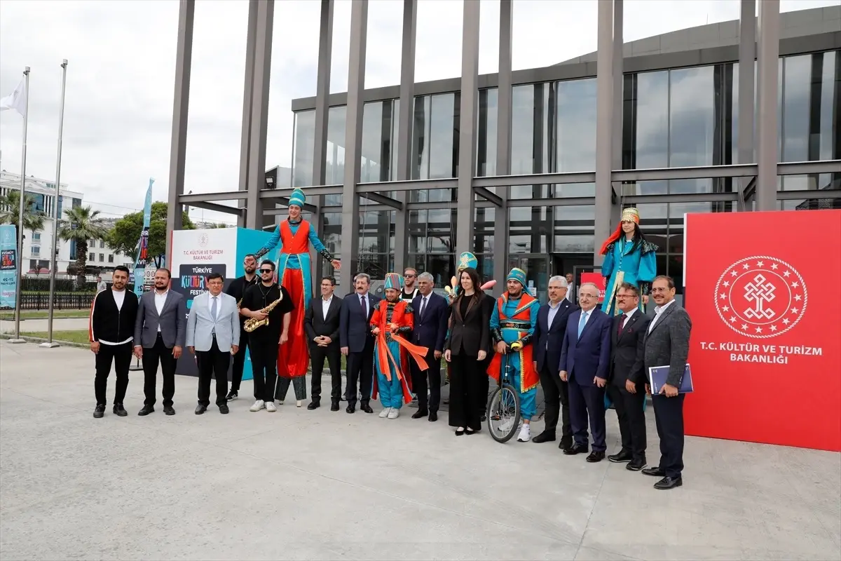 Samsun'da Türkiye Kültür Yolu Festivali açılış töreniyle başladı