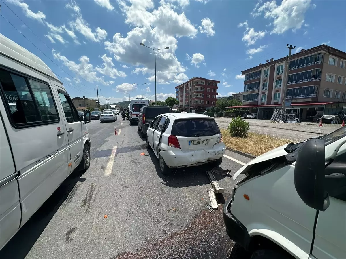 Samsun'da Zincirleme Trafik Kazası: 2 Yaralı
