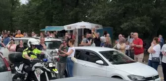 Trafik Polisleri Adayları Sınava Yetiştirdi, Yakınlarından Alkışla Karşılandılar