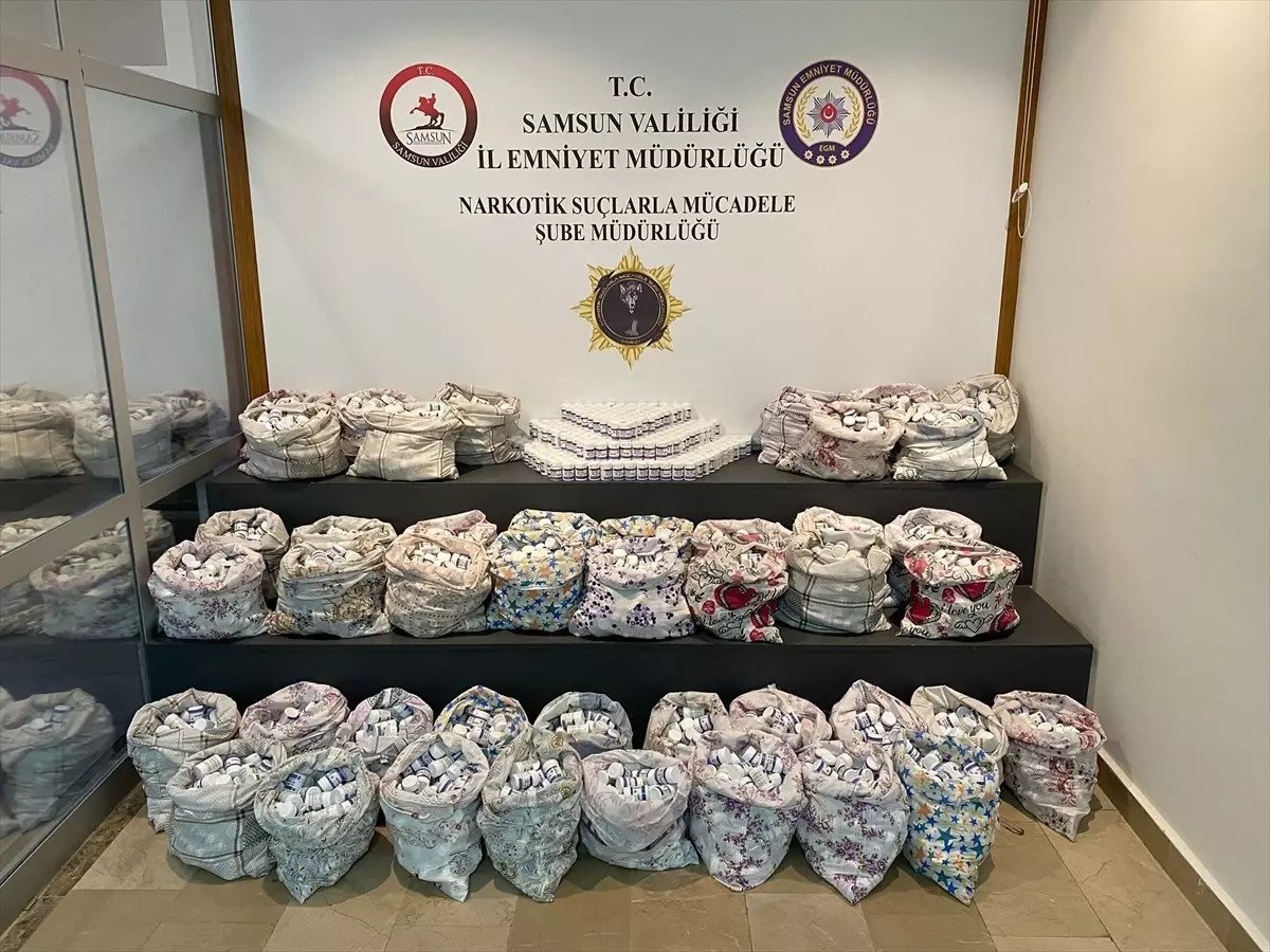 Samsun'da Yastık Kılıfında 265 Bin Sentetik Uyuşturucu Ele Geçirildi