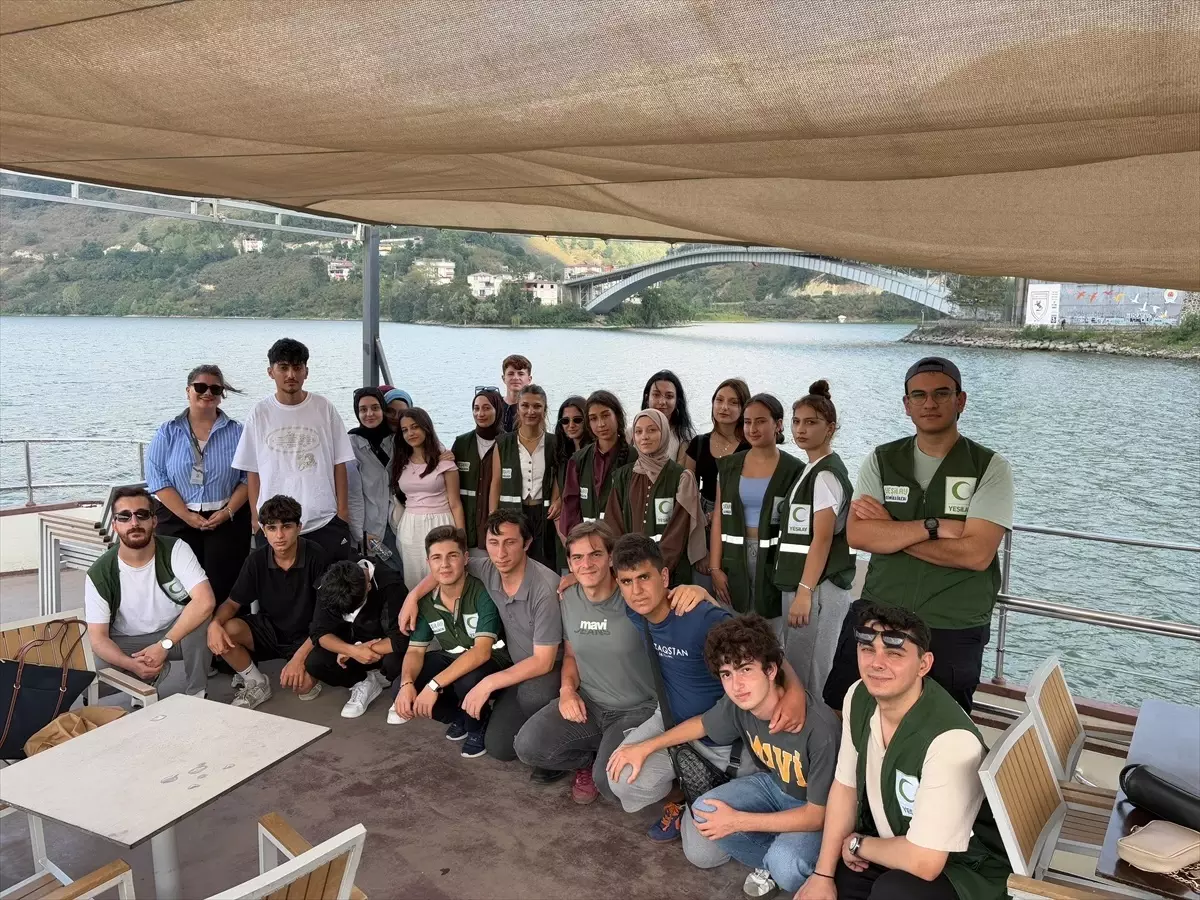 Genç Yeşilay Lise Komisyonu'ndan Ayvacık Gezisi