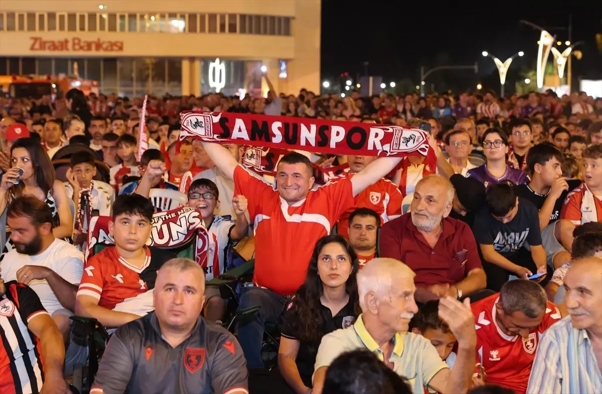 Samsunspor'un Avrupa Mücadelesi Dev Ekranda Coşkuyla İzlenildi
