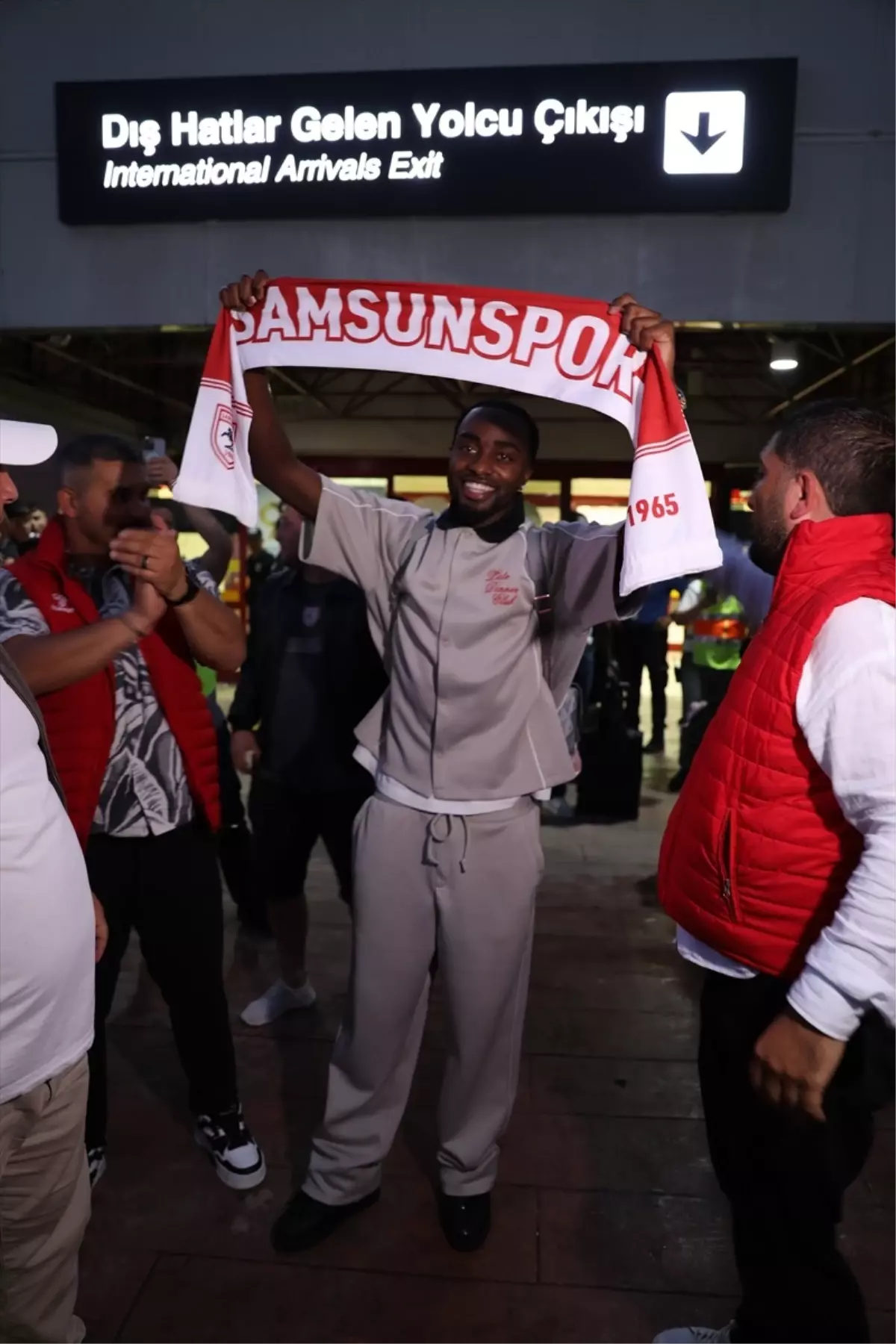 Samsunspor'un Yeni Transferi Antoine Makoumbou Samsun'a Geldi