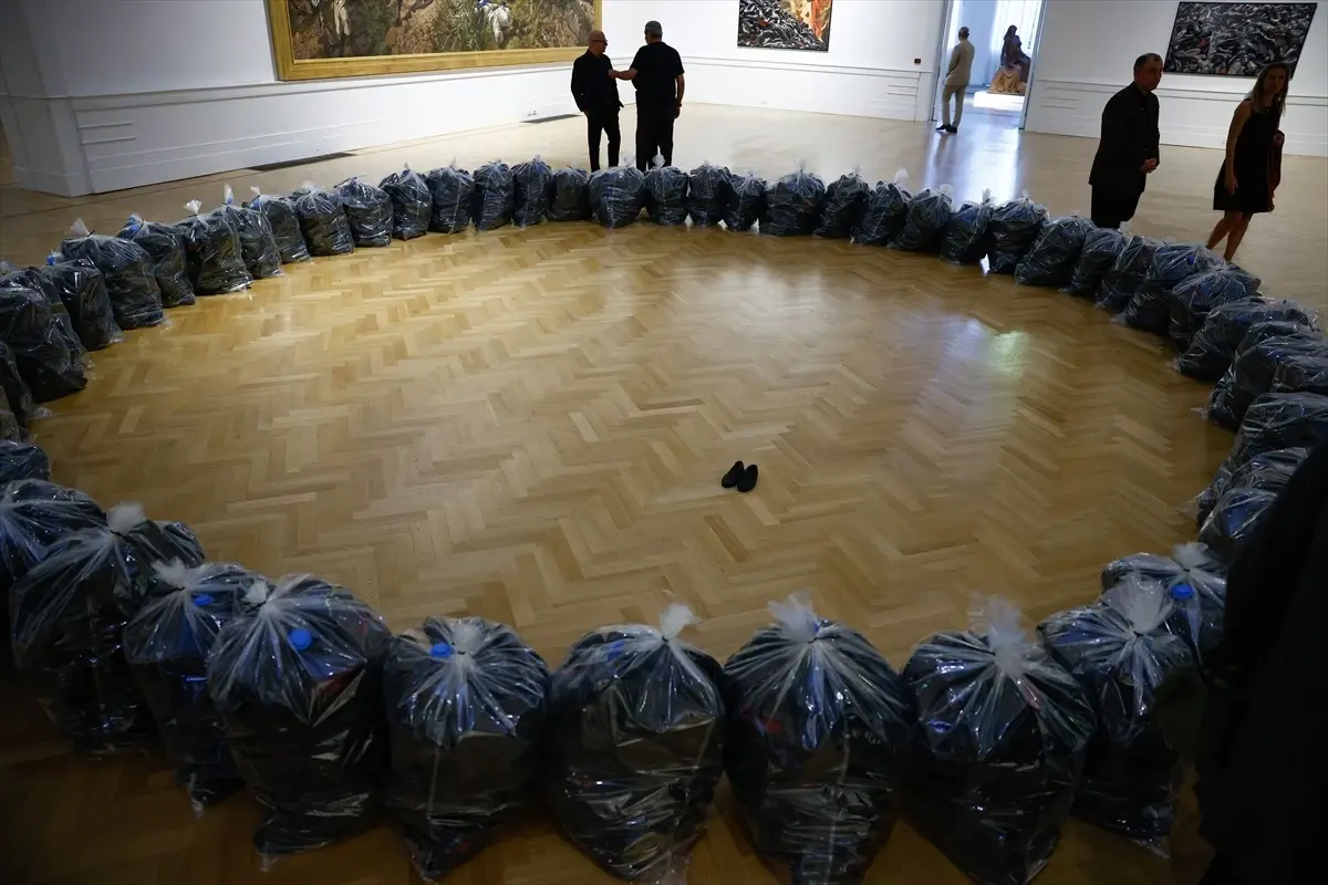 Ahmet Güneştekin'in 'Yoktunuz' Sergisi Roma'da Açıldı