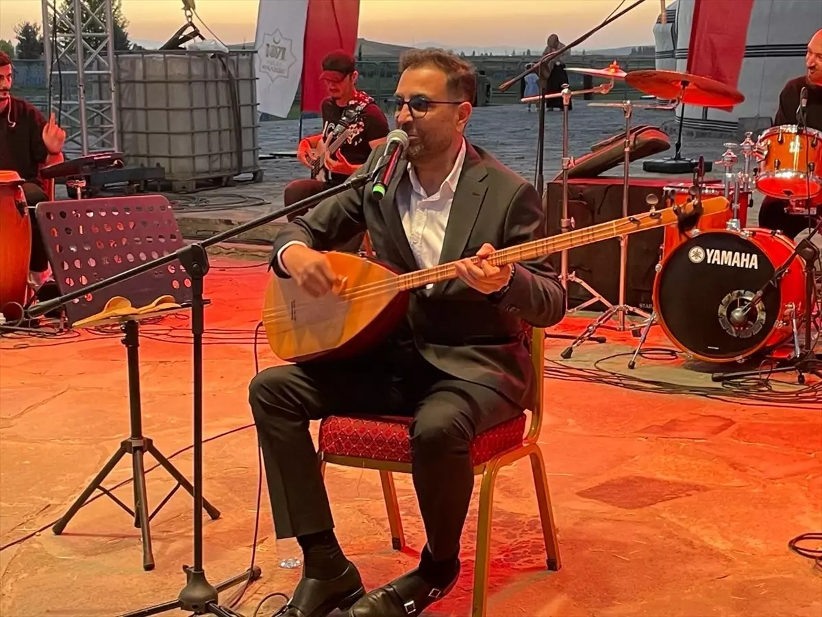 İsmail Altunsaray Malazgirt Zaferi Etkinliklerinde Sahne Aldı