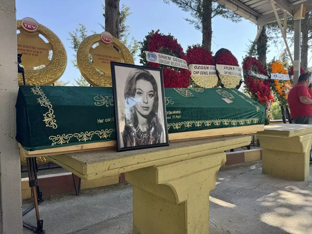 Caz Müziğinin İlk Kadın Temsilcisi Rüçhan Çamay, Son Yolculuğuna Uğurlandı