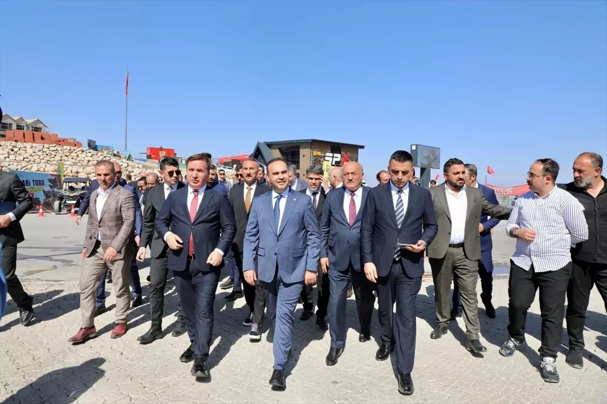 Bakan Kacır, Ergan Dağı Kış Sporları ve Doğa Turizm Merkezi'ni Ziyaret Etti