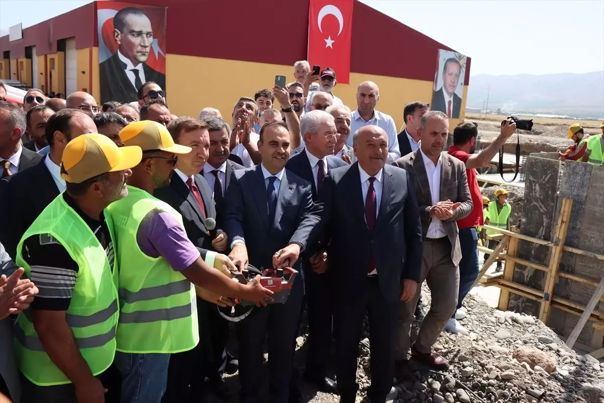 Sanayi ve Teknoloji Bakanı Kacır, Erzincan'daki temel atma töreninde konuştu Açıklaması