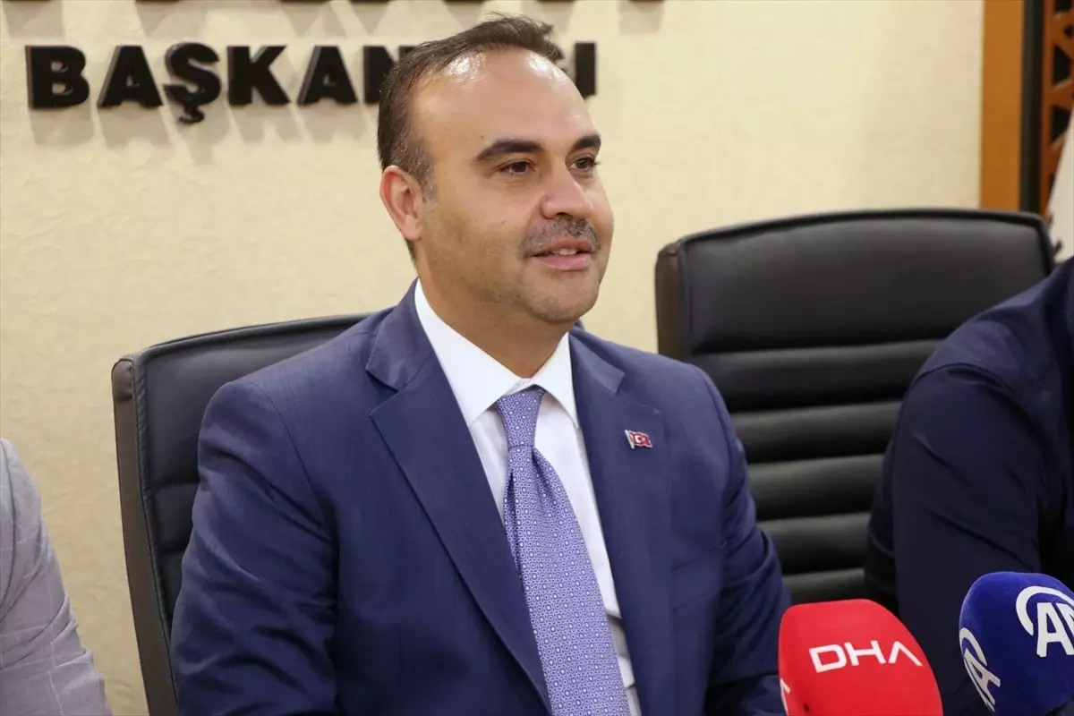 Sanayi ve Teknoloji Bakanı Kacır, Rize'de AK Parti İl Başkanlığı ziyaretinde konuştu Açıklaması