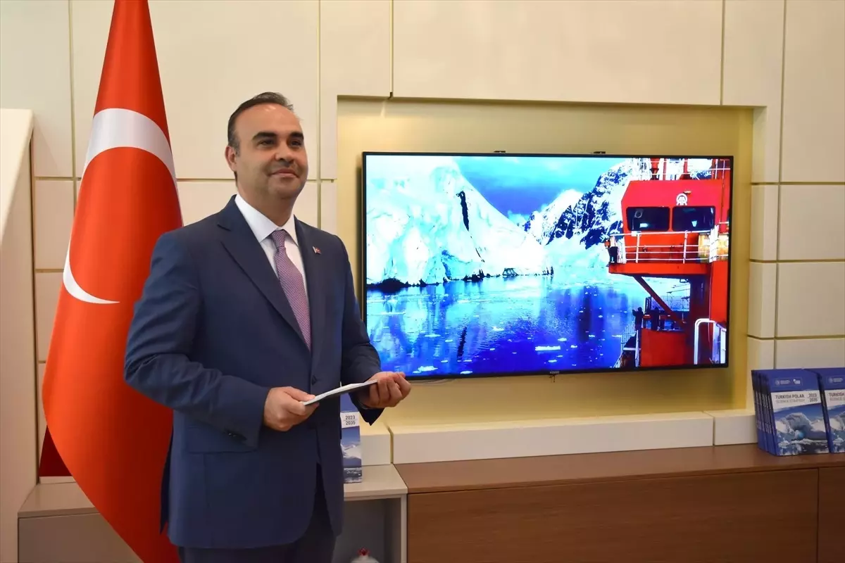 Sanayi ve Teknoloji Bakanı Kacır, Türkiye'nin Antarktika'da daha aktif rol oynamaya hazırlandığını söyledi Açıklaması