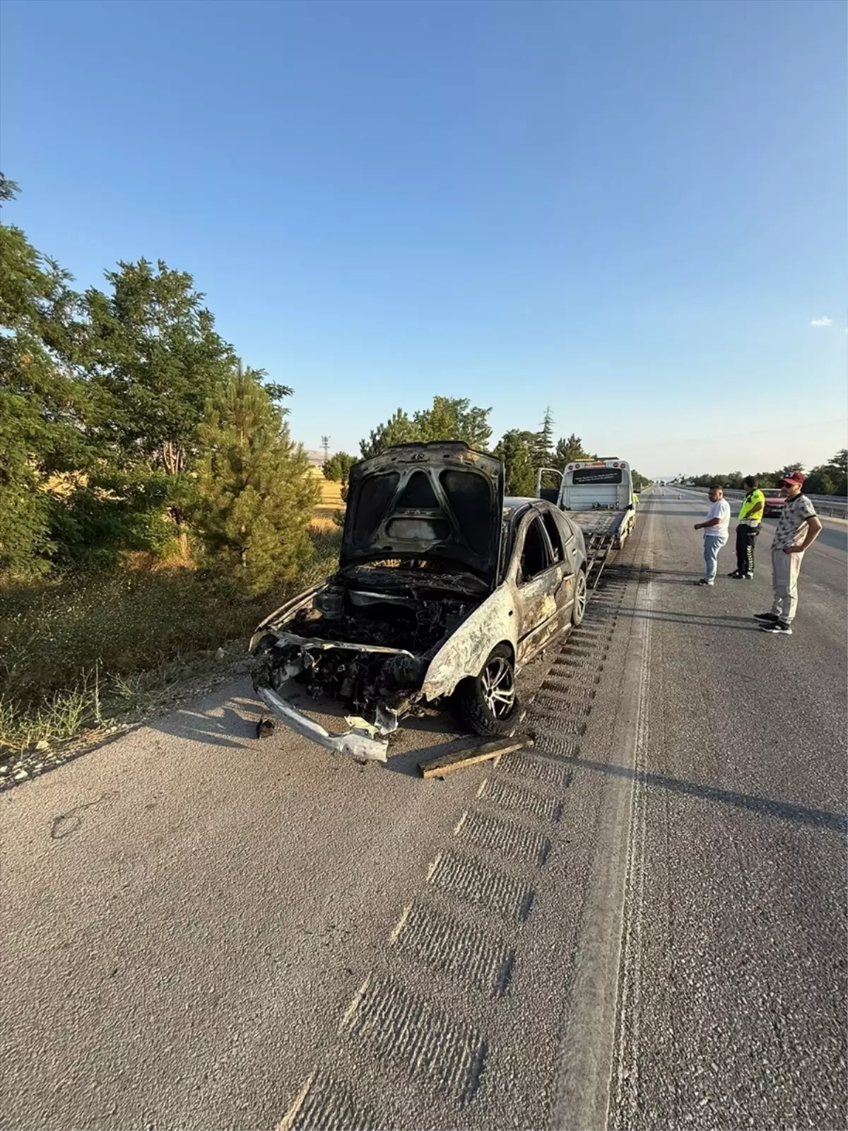 Afyonkarahisar'da Seyir Halindeki Otomobil Yandı